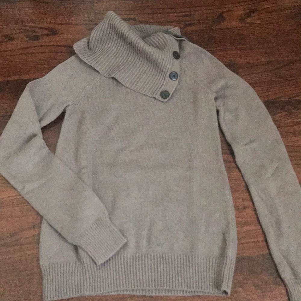 Pull over sweater